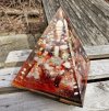 Pyramida MEGA VELKÁ Jaspis, Křišťál - svítící + fosforuje