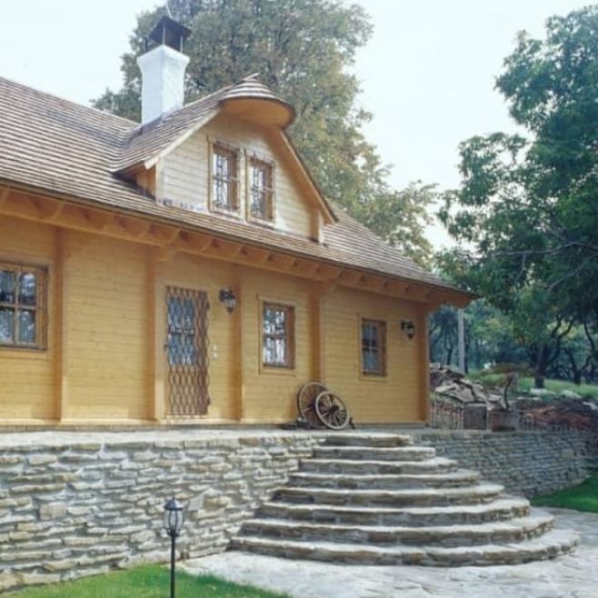 Bydlení v souladu s přírodou. To je bydlení v dřevostavbě. Krásný dům v magické obci Žítková na moravsko-slovenském pomezí.