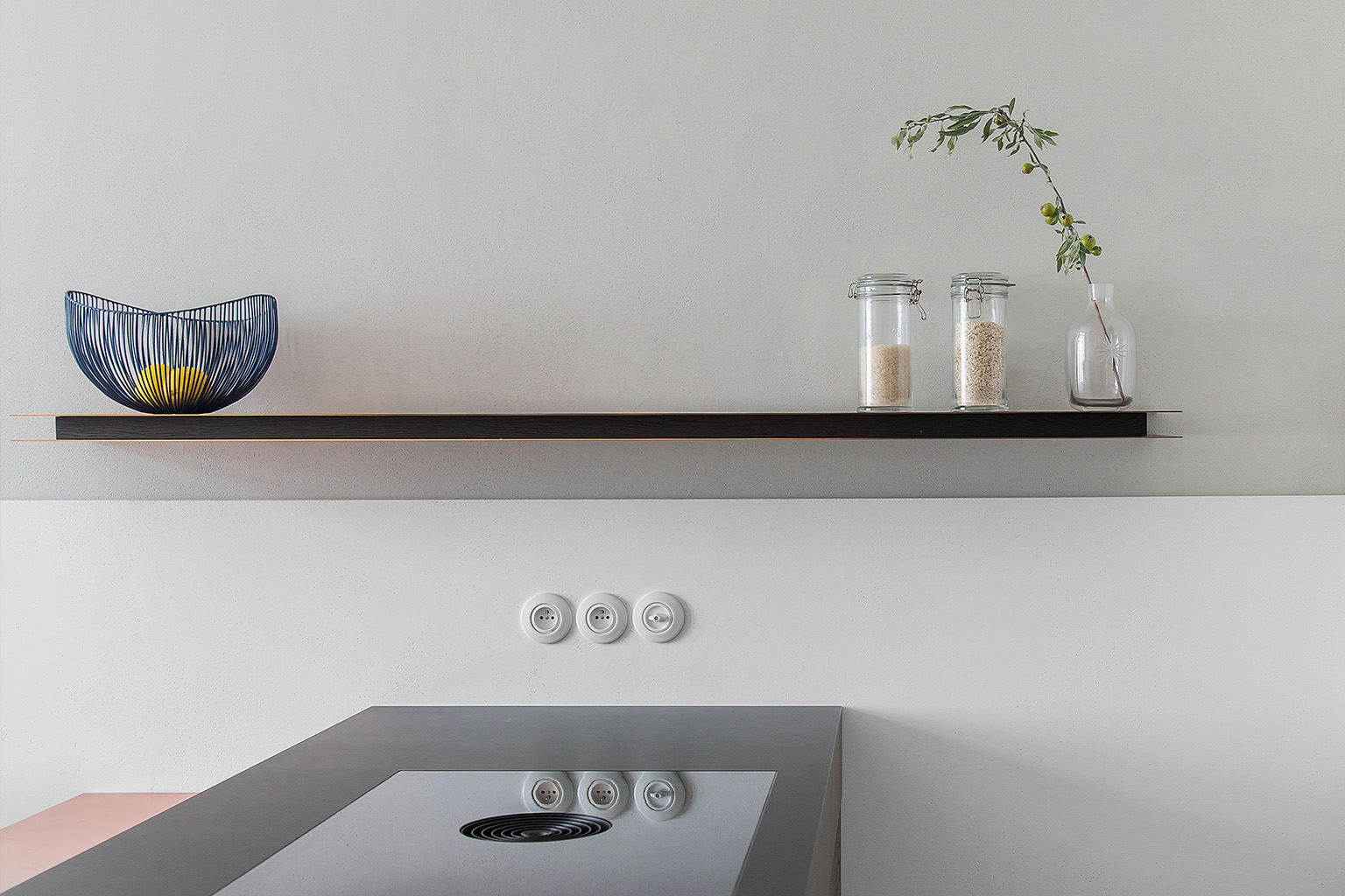 Otočný vypínač: jak vybrat správný typ, materiál a design do interiéru