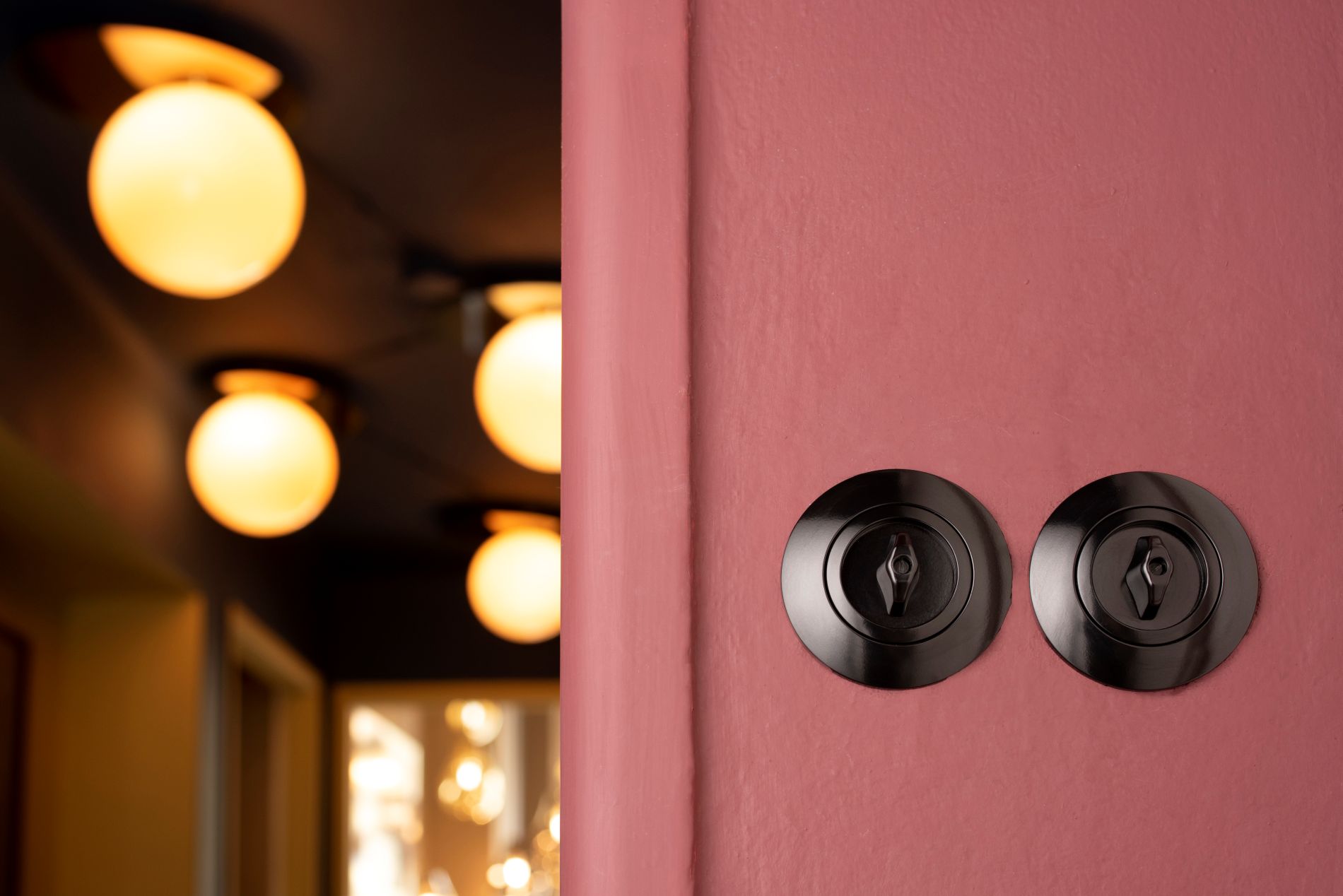 Retro styl v detailu: proč jsou otočné vypínače znovu v kurzu