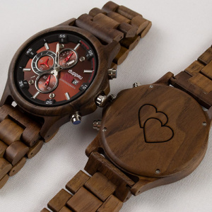 Holzuhr Duppau Walnut Chronograph mit Gravur zwei Herzen als Geschenk für Männer