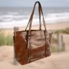 damen shopper handtasche tote bag duppau silvia hellbraun am strand