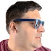holz sonnenbrille duppau skateboard grey auf dem gesicht ansicht von links