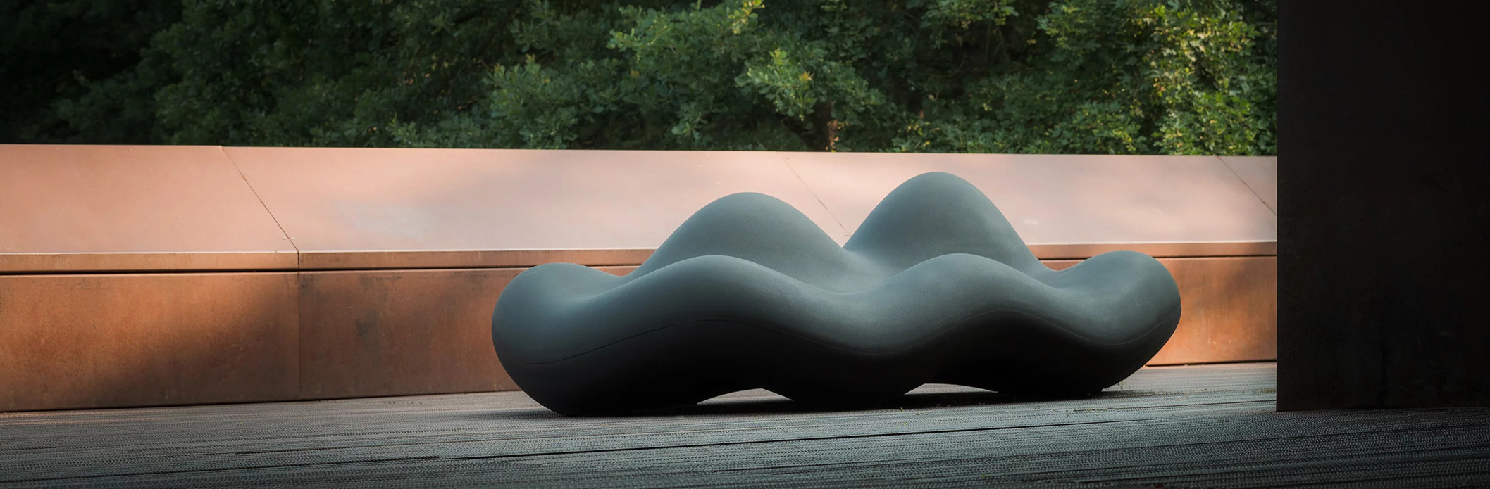 Organická betonová lavice