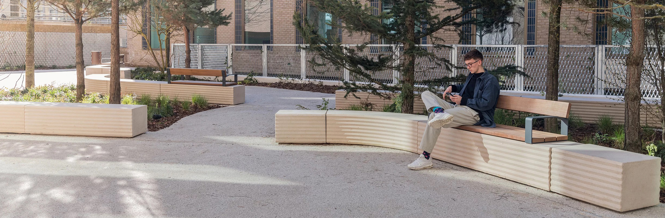 Betonové lavice a sedáky