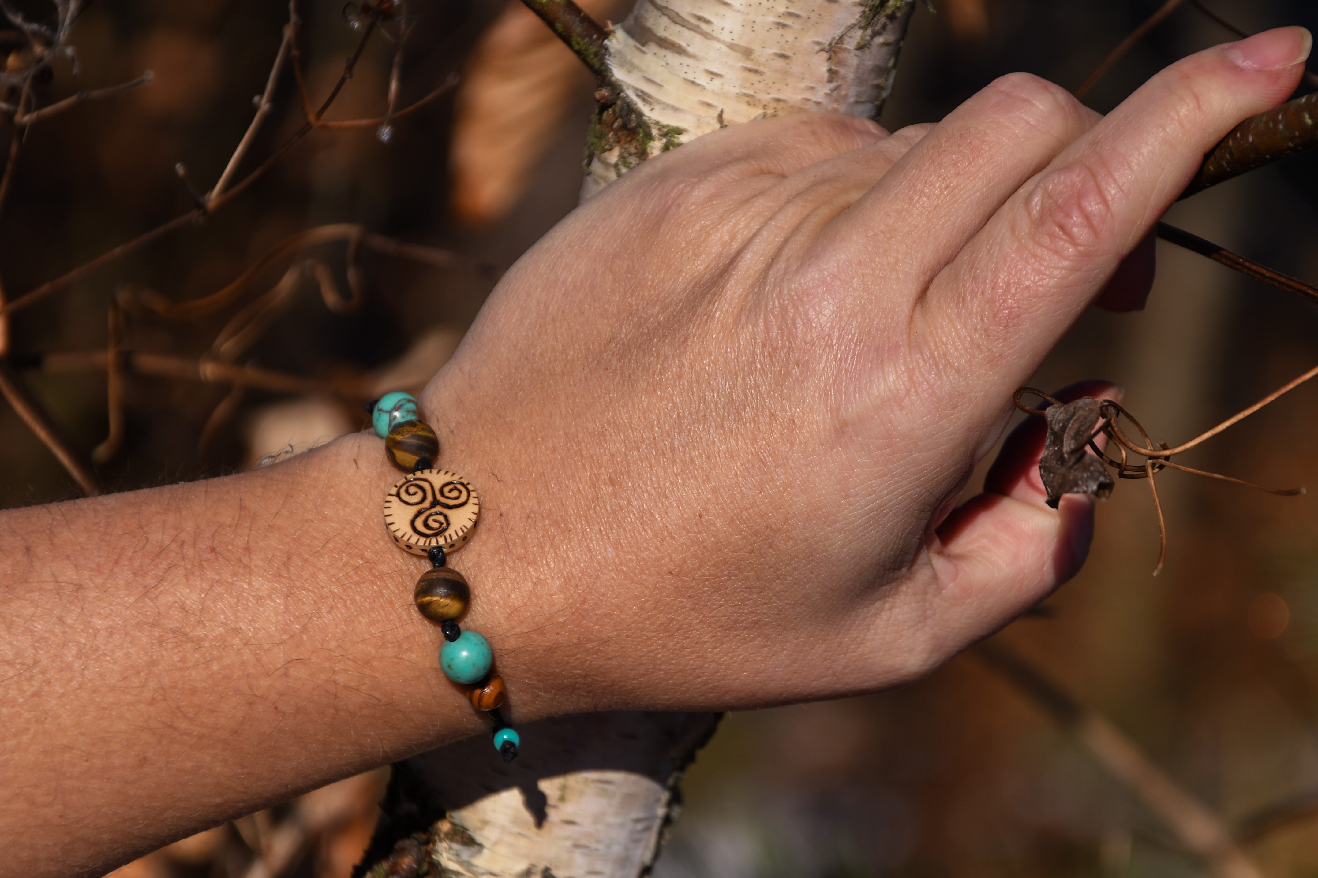 Náramky s ručně vypalovaným motivem obohacené o minerální korálky