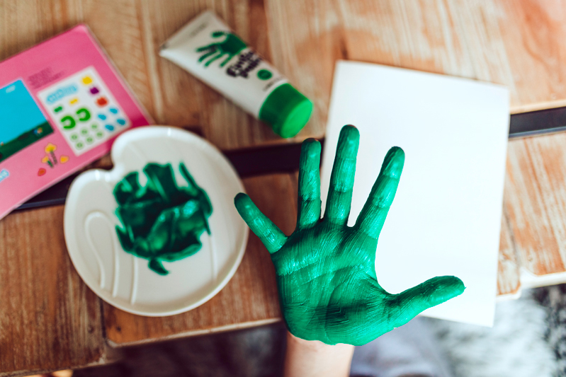 Prstové barvy: Jak s dětmi začít?
