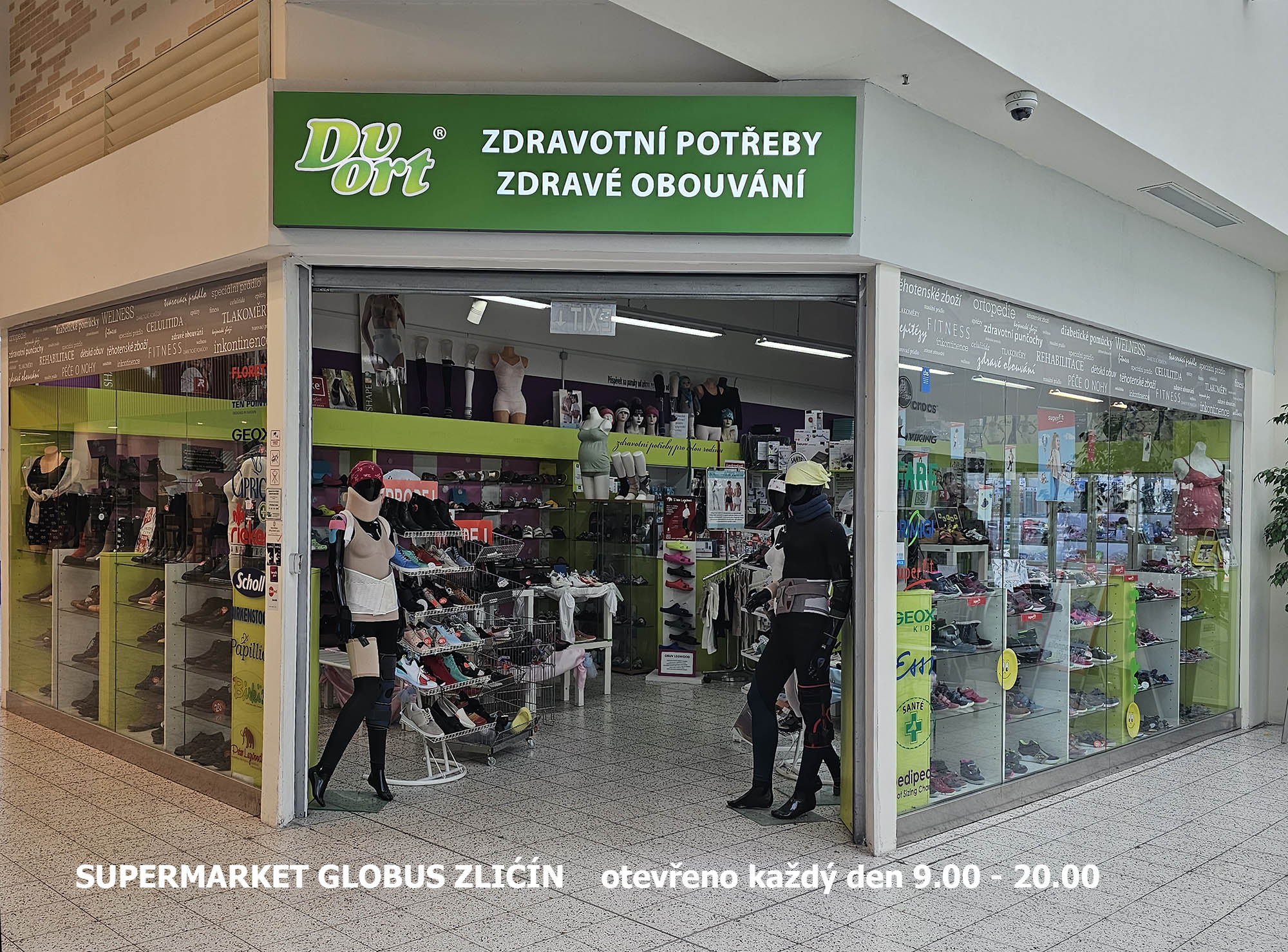 Proč si přijít koupit a vyzkoušet dětské botičky Superfit do kamenných prodejen Dvort v Praze?