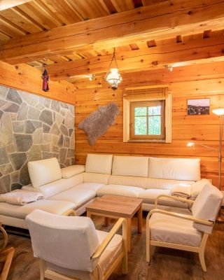 Vůně lesa. Dotek Beskyd v každém detailu. Každý trám v našem domě nese příběh – o tichu hor, čistém vzduchu a poctivé...