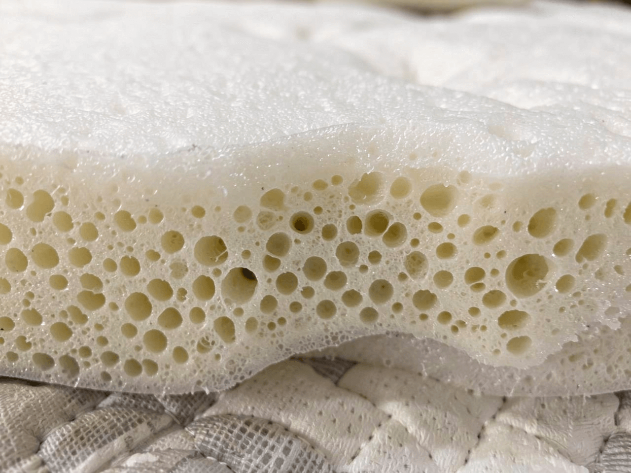 Latexová pena v matracoch – výhody, nevýhody a využitie