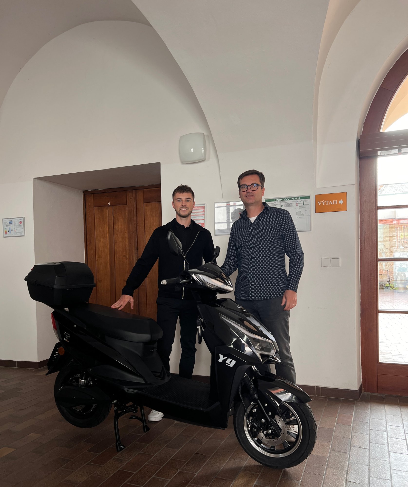 Elektroskútr MoBee Y9 nově slouží městu Uherský Brod