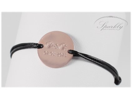 Perfektní dárek s hlubokým významem – každý personalizovaný šperk potěší srdce obdarovaného.