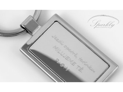 Elegantní personalizovaná klíčenka s gravírováním – ideální personalizovaný dárek pro každou příležitost.