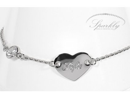 Elegantní personalizovaný náramek se srdíčkem a zirkonem.