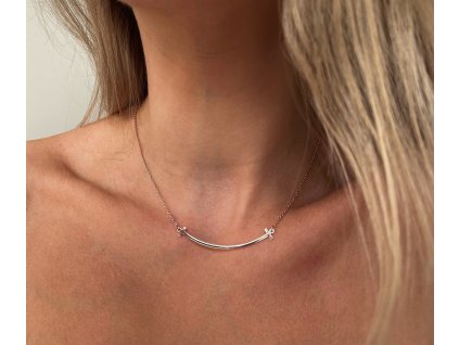 Každý den začíná malými radostmi – zlatý náhrdelník a úsměv