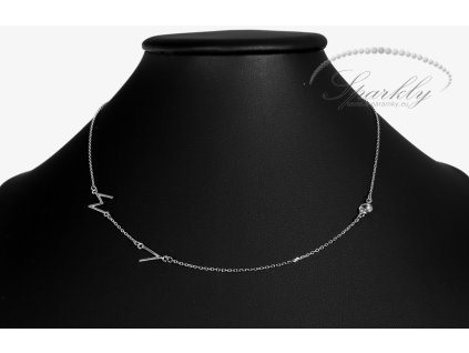 Zlatý písmenkový řetízek ozdobený zirkonem