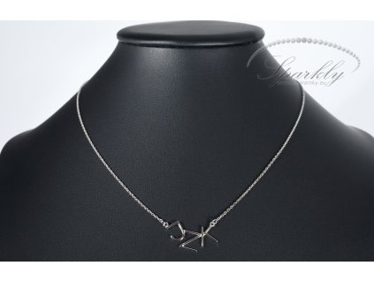 Něžný detail, který řekne víc než slova – personalizovaný šperk