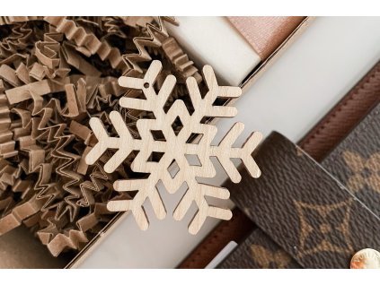 Ručně vyráběná dřevěná vánoční ozdoba z březové překližky – přírodní krása pro váš stromek