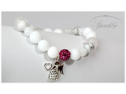 Personalizovaný náramek pro ženu nošený na ruce – jemný šperk s andělem strážným