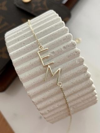 Dárek objednaný na poslední chvíli 🎁✨ Tentokrát už nebylo možné šperk do Vánoc vyrobit… a víte proč? Protože u nás žádné...