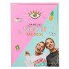 Lisa & Lena – samolepková knížka J1MO71 (16 stran, 36 ks samolepek)