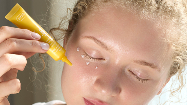 Ste si istí, že viete správne nanášať očný krém?