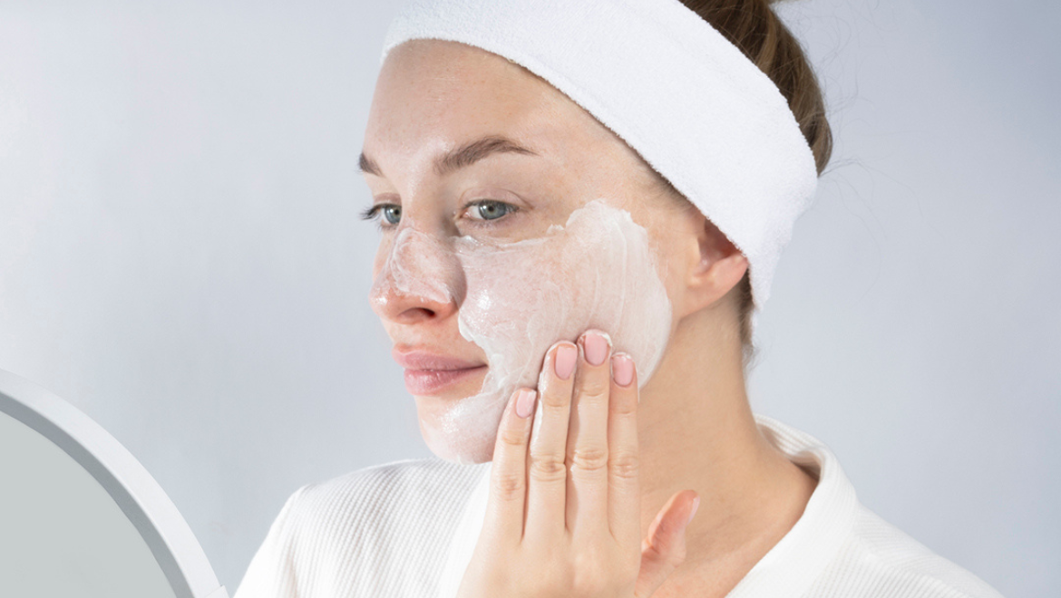 Prečo zaradiť pleťový peeling do starostlivosti o pleť?