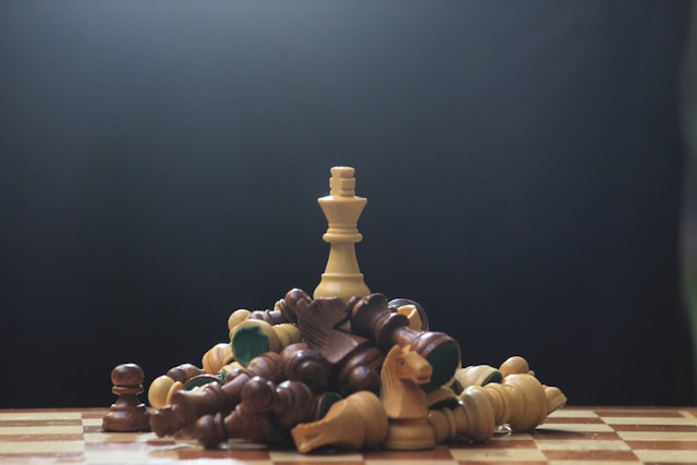 Turnier-Schach: Was ist der „FIDE-Standard“ und was sollte man für das Training kaufen?