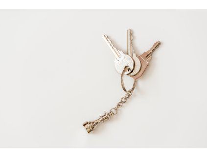 4330 1 sachovy privesok na kluce dama