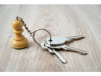 5218 7 drevena sachova klucenka