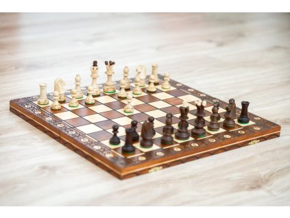 Holzschach mit Ornament