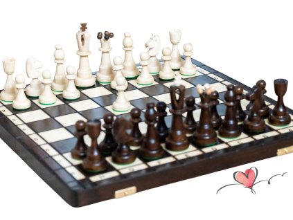 7347 12 drevene sachy zamocke