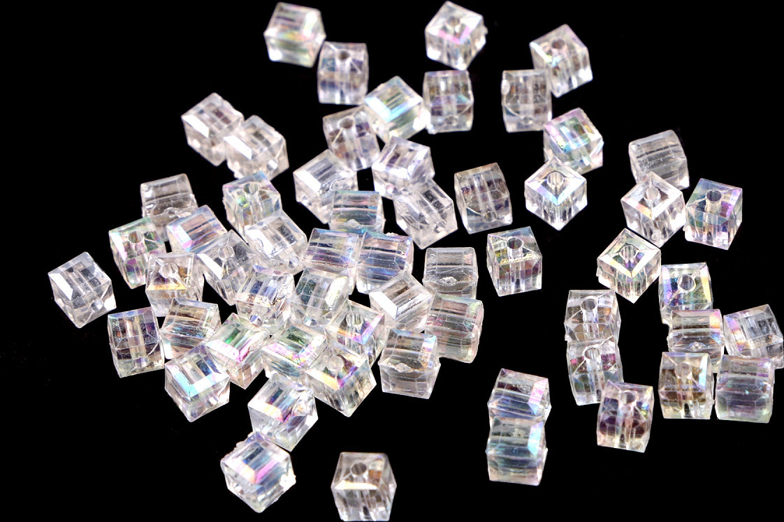 Plastové korálky s AB efektem kostka 6x6 mm Varianta: 1 transparent, Balení: 10 g