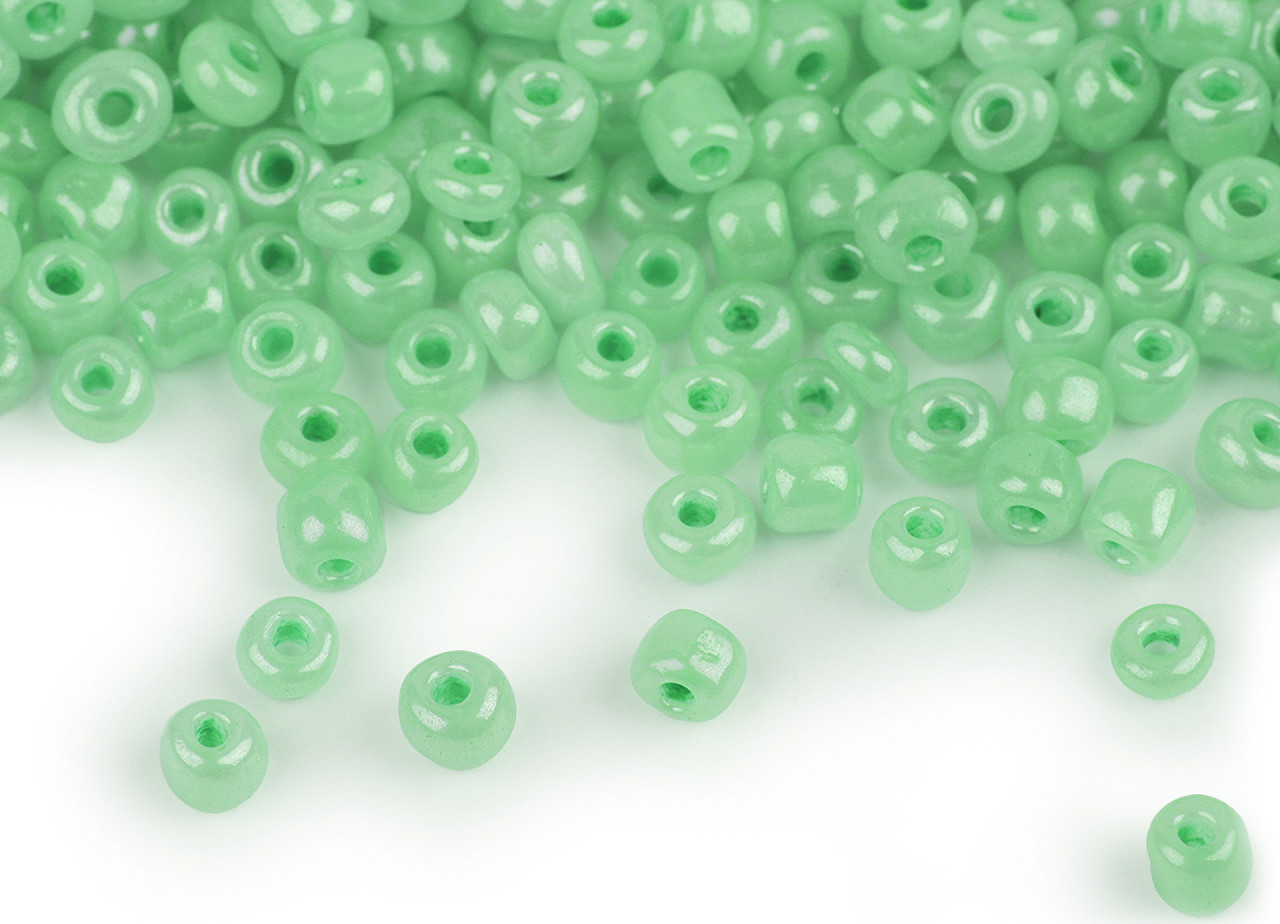 Rokajl 5/0 - 4,5 mm perleťový, neprůhledný Varianta: 144 zelená sv., Balení: 50 g