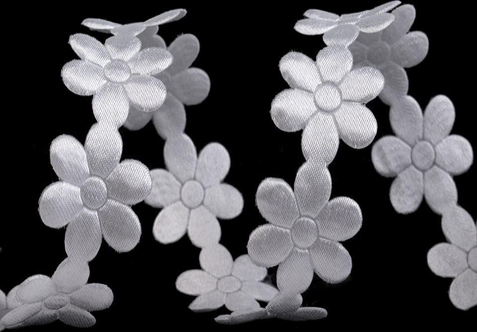 Saténový prýmek šíře 20 mm květ Varianta: 1 bílá, Balení: 112.5 m
