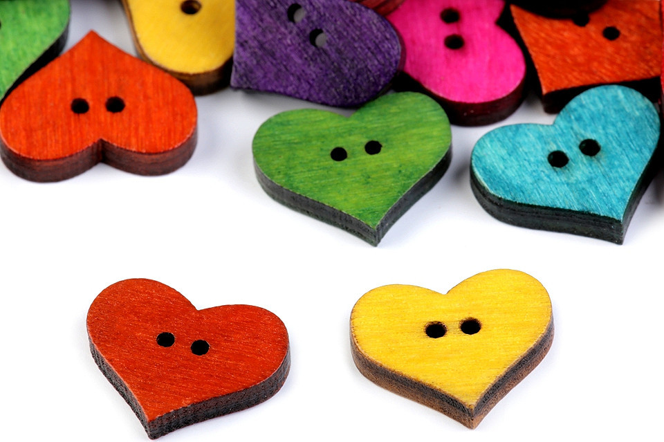 Dřevěný dekorační knoflík srdce Varianta: mix barev, Balení: 100 ks