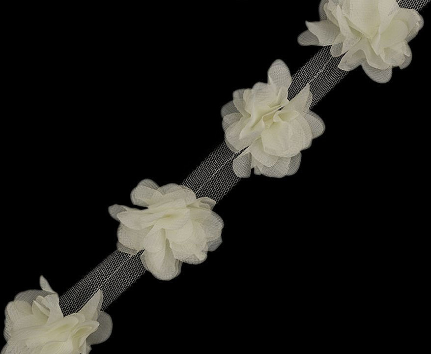 Prýmek květ na tylu šíře 60 mm Varianta: 18 krémová nejsvět., Balení: 9 m