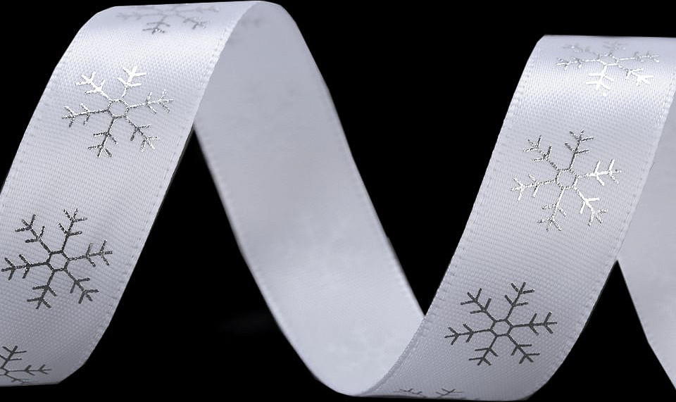Saténová stuha vločky šíře 20 mm vánoční Varianta: 1 bílá stříbrná, Balení: 13.5 m