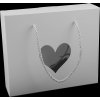 Papierová krabica s priehľadom srdca a krútenou šnúrkou