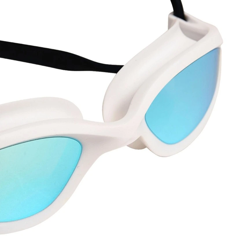 Arena 365 Goggles Mirror auf dem Kopf eines Schwimmers mit doppelt verstellbarem Riemen