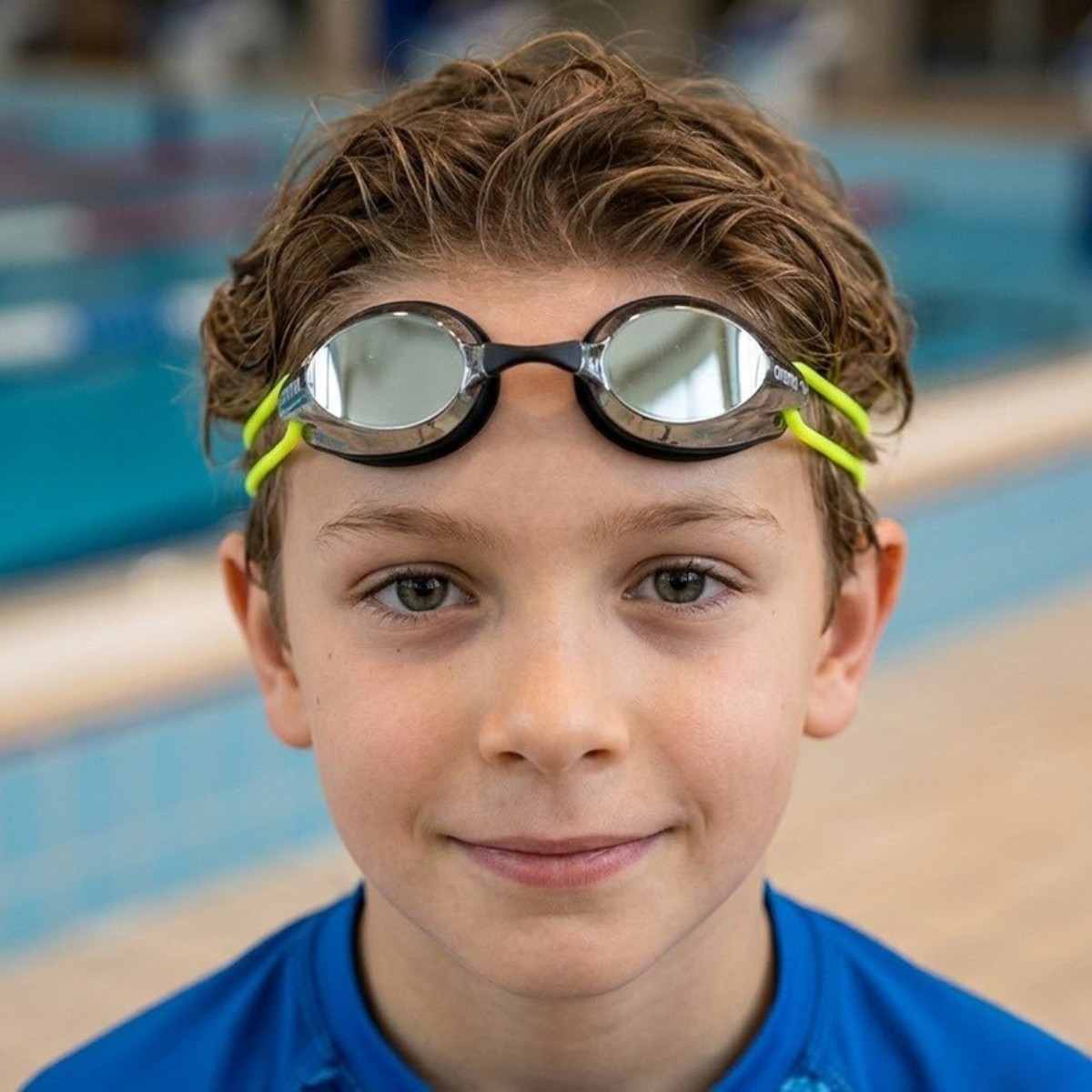 Junior-Wettkampf-Schwimmbrille mit UV-Schutz und Antibeschlag-Beschichtung
