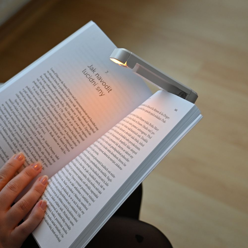 Glocusent Leselicht bei der Nutzung im Bett