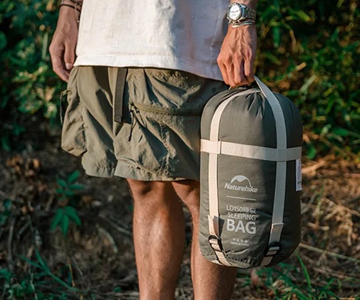 Zusammengepackter Naturehike LD150 Schlafsack