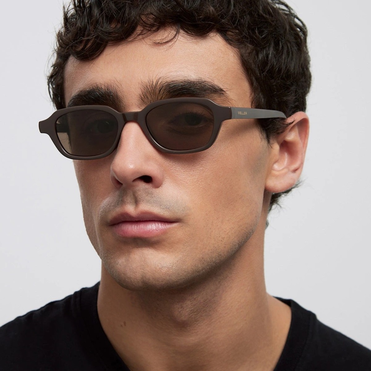 Meller Lani Sonnenbrille mit 141 mm Breite und Rahmen aus bio based G850