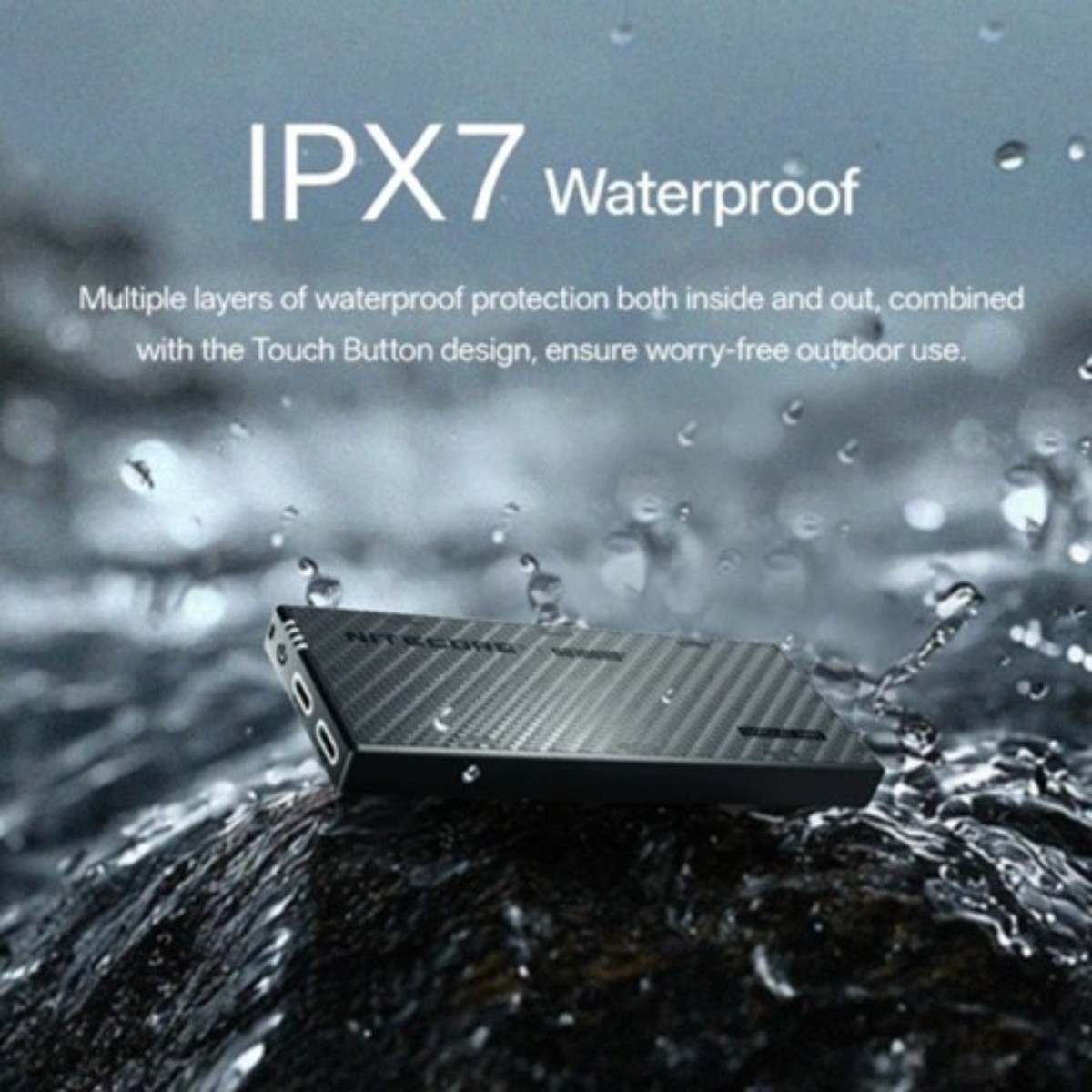 NITECORE NB10000 Gen4 in der Natur mit Wanderausrüstung