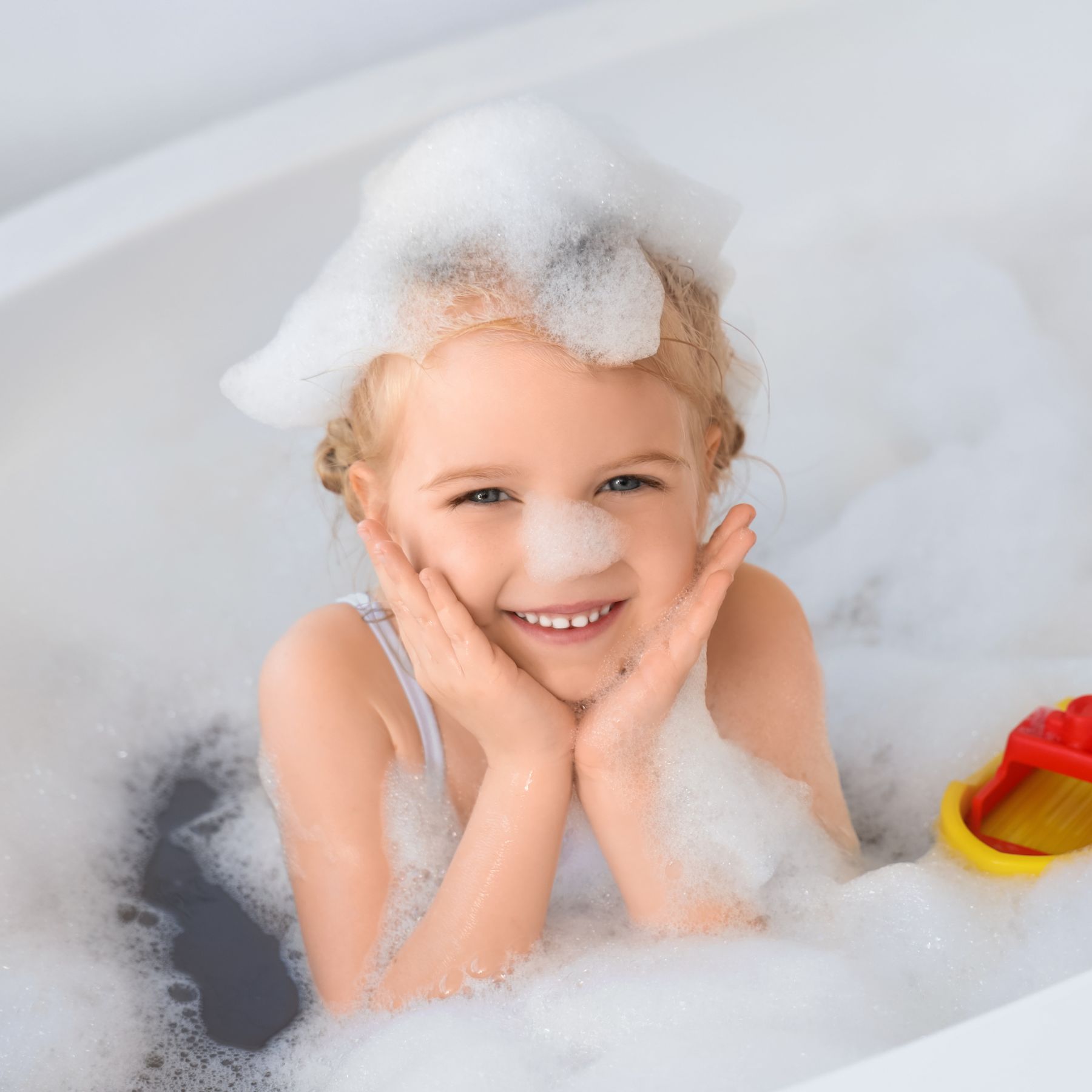 Natürliche Zusammensetzung des festen Shampoos Šampúšik