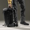 Matador Freerain28 faltbarer Rucksack auf dem Boden