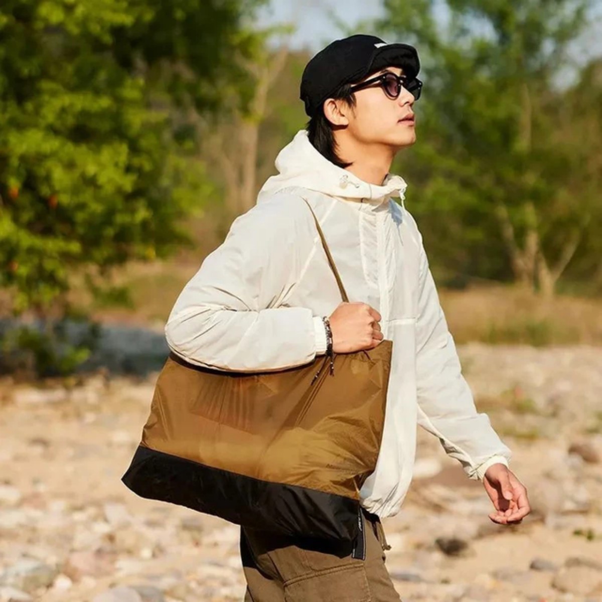 Rozbalená skládací taška Naturehike se širokým vstupem pro snadné balení