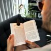 Černá lampička oranžové světlo na čtení bez modré složky knížka