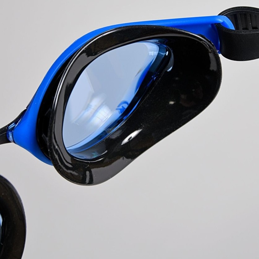 Arena AIR BOLD SWIPE – detaliu de adaptare